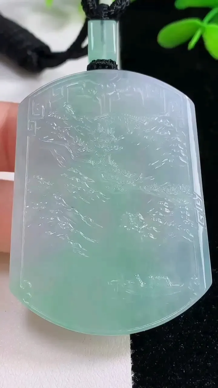 天然A货翡翠山水牌吊坠，尺寸54.4-40.7-5.6，重量:38.30g
9月26日