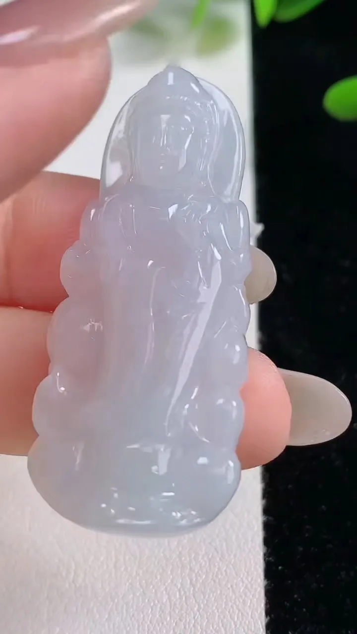 天然A货翡翠观音菩萨吊坠，尺寸48-21-5.4，重量:10.52g
9月26日