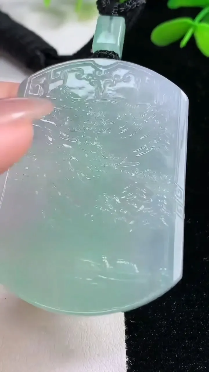 天然A货翡翠山水牌吊坠，尺寸54.4-40.7-5.6，重量:38.30g
9月26日