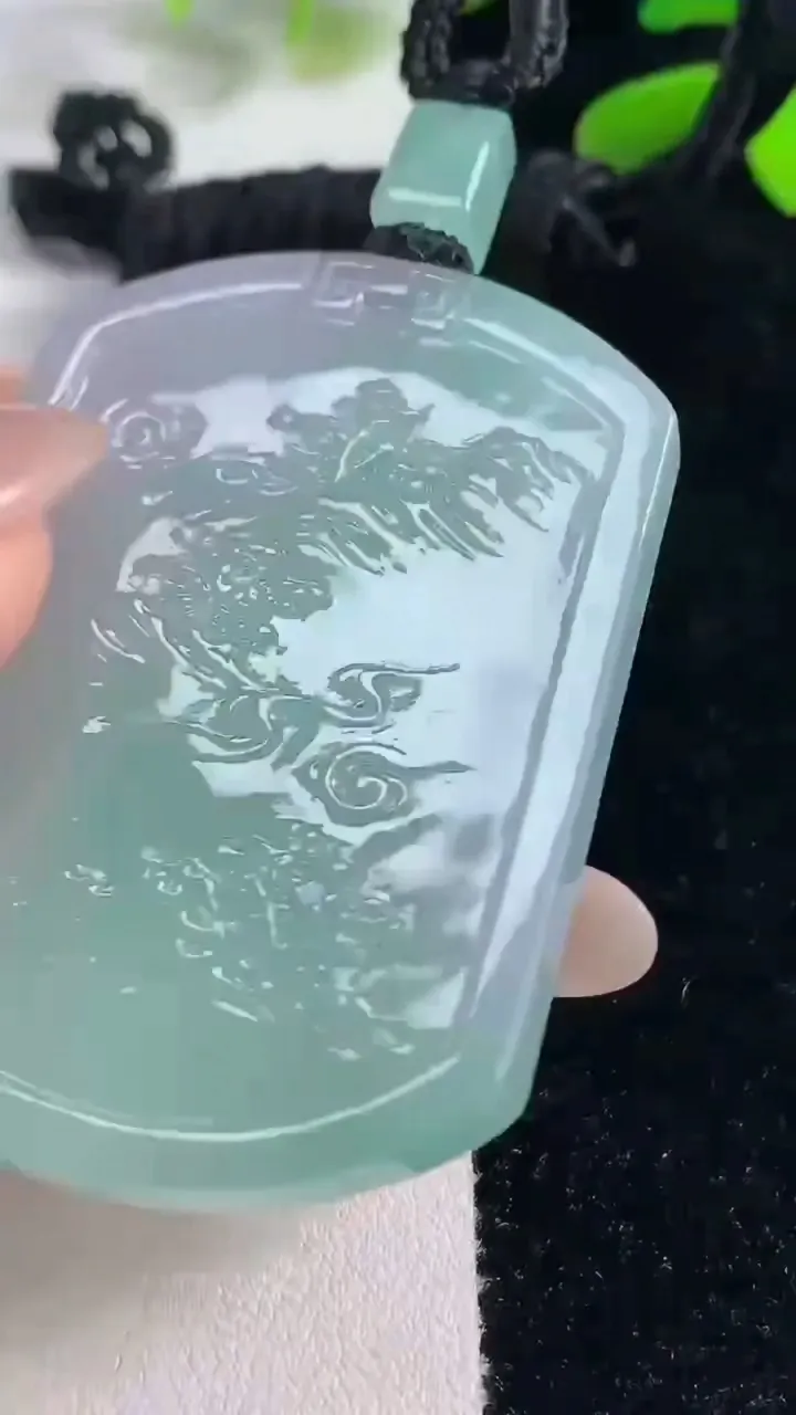 天然A货翡翠山水牌吊坠，尺寸54.4-40.7-5.6，重量:38.30g
9月26日