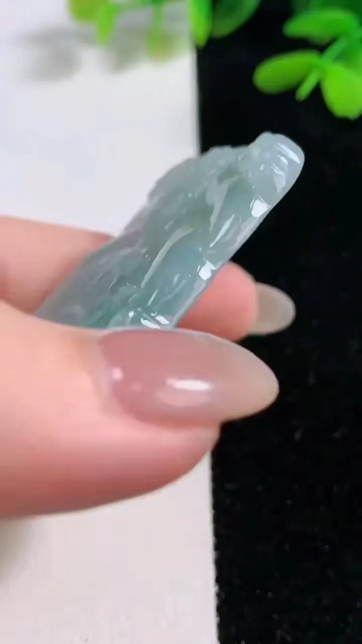 天然A货翡翠大势至菩萨吊坠，尺寸62-43.3-4.8，重量:32.00g
9月26日