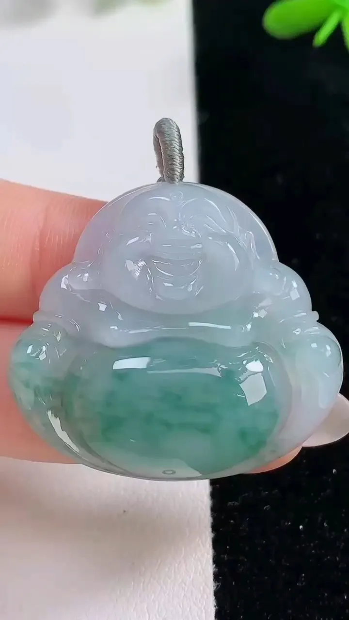 天然A货翡翠冰种飘花佛公吊坠，尺寸32.3-35.5-6，重量:11.37g
9月26日