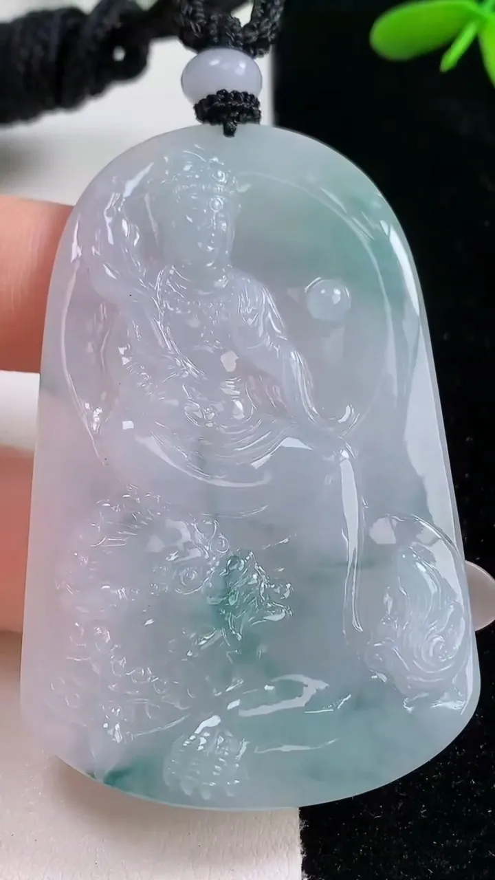 天然A货翡翠冰种飘花文殊菩萨吊坠，尺寸60-36.5-5.2，重量:30.36g
9月26日