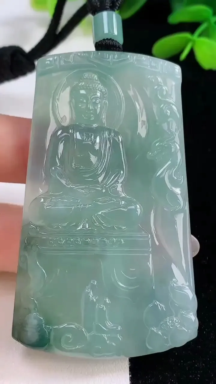 天然A货翡翠种飘花大日如来吊坠，尺寸675-39.7-5，重量:38.00g
9月26日