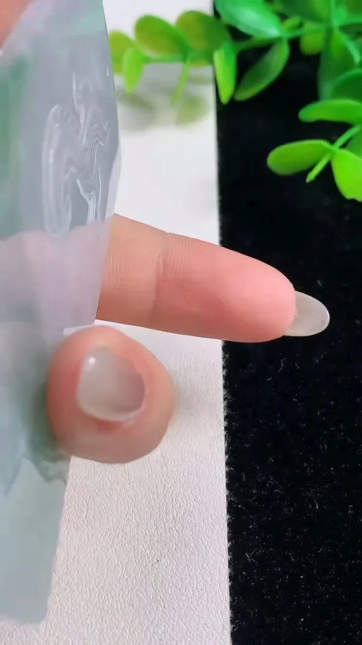 天然A货翡翠冰种飘花祥龙大势至菩萨吊坠，尺寸78.2-53.7-4，重量:41.29g
9月27日