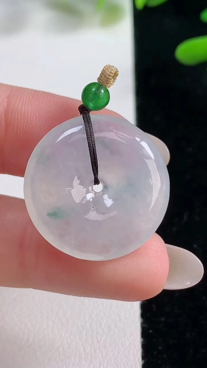 天然A货翡翠冰种飘花平安扣吊坠，尺寸23.6-5，重量:6.34g
9月27日