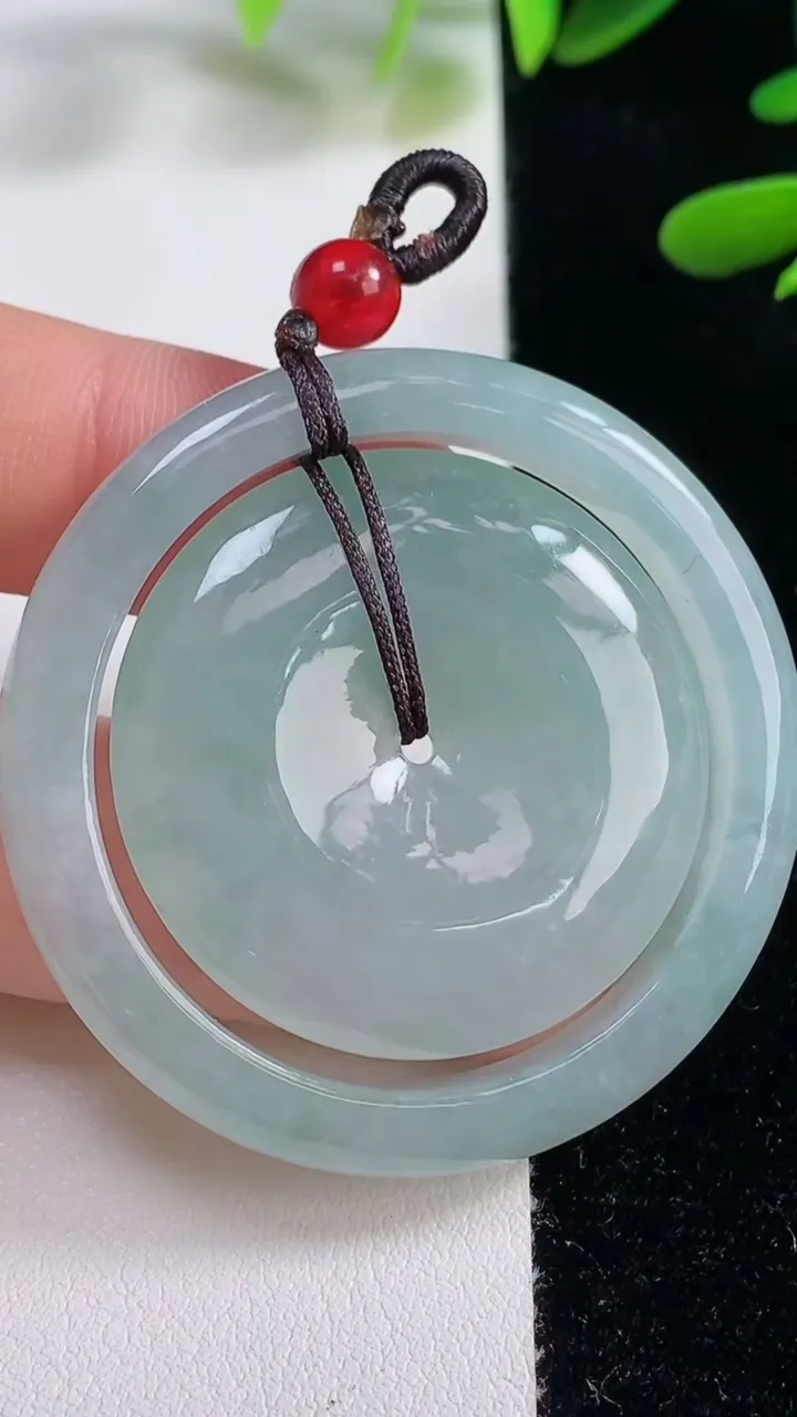 天然A货翡翠母子平安扣吊坠，尺寸44.7-5.4，重量:22.37g
9月27日
