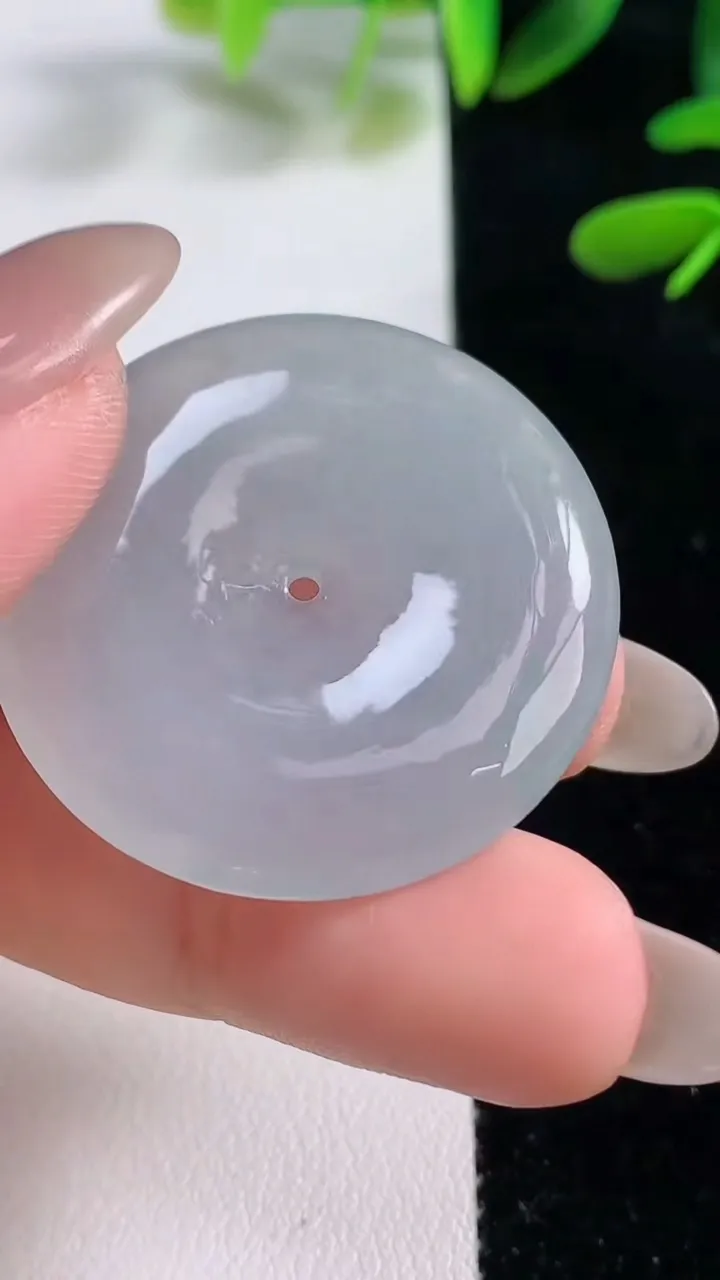 天然A货翡翠冰种飘花平安扣吊坠，尺寸32.8-5.3，重量:27.45g
9月27日