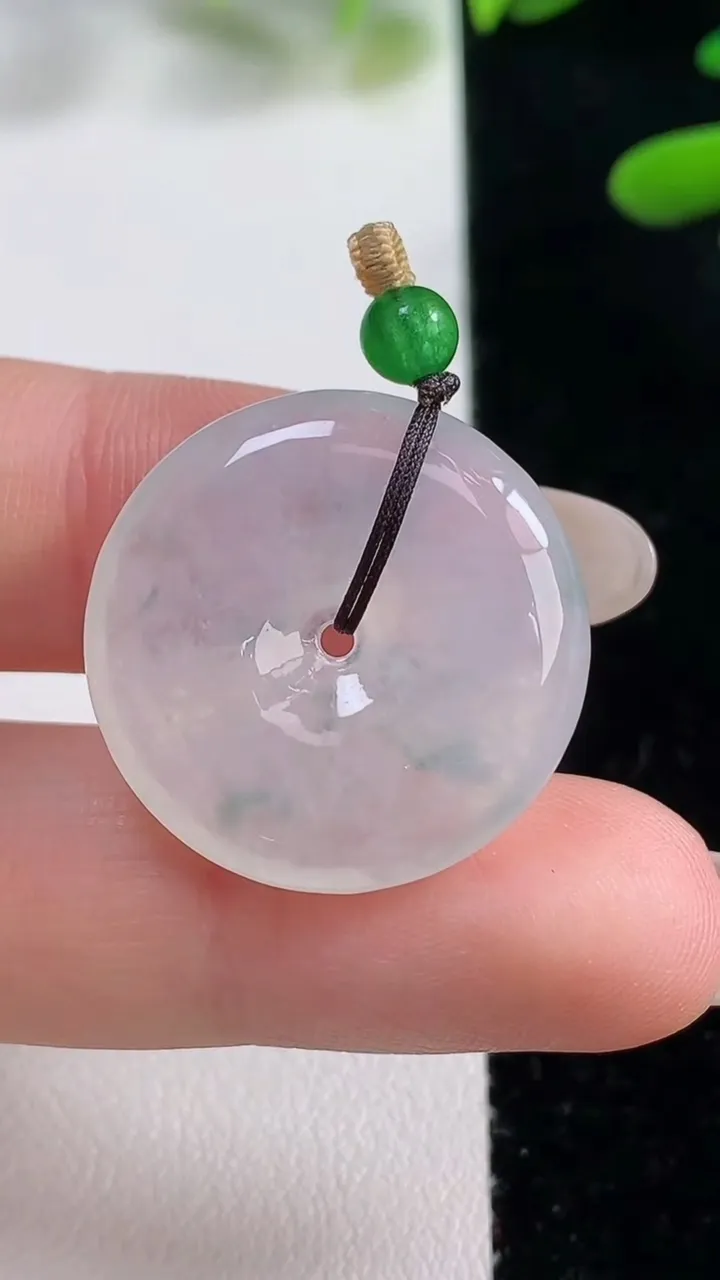 天然A货翡翠冰种飘花平安扣吊坠，尺寸23.6-5，重量:6.34g
9月27日