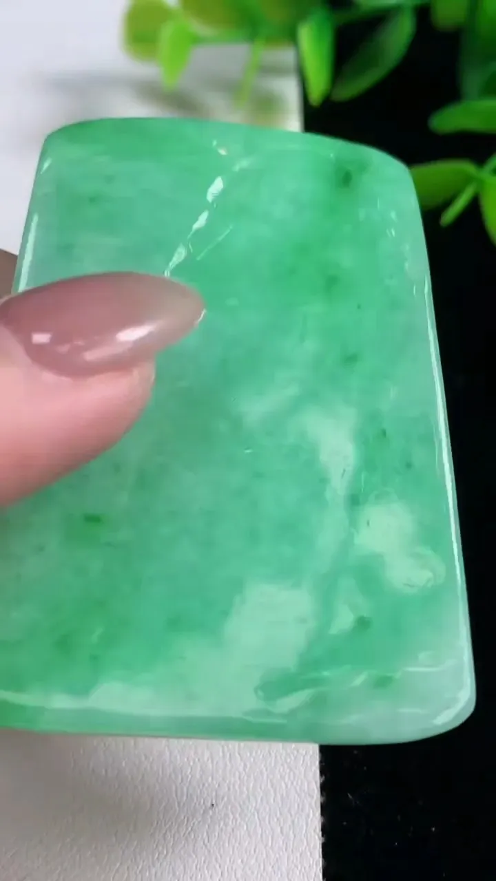 天然A货翡翠山水牌吊坠，尺寸59.4-41.2-4.3，重量:33.13g
9月27日