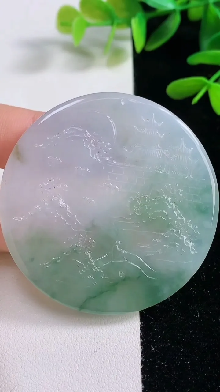 天然A货翡翠牌吊坠，尺寸53-5，重量:37.11g
9月27日