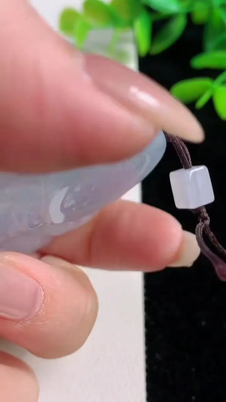 天然A货翡翠紫罗兰度母观音吊坠，尺寸52-47.8-11.7，重量:50.86g
9月27日