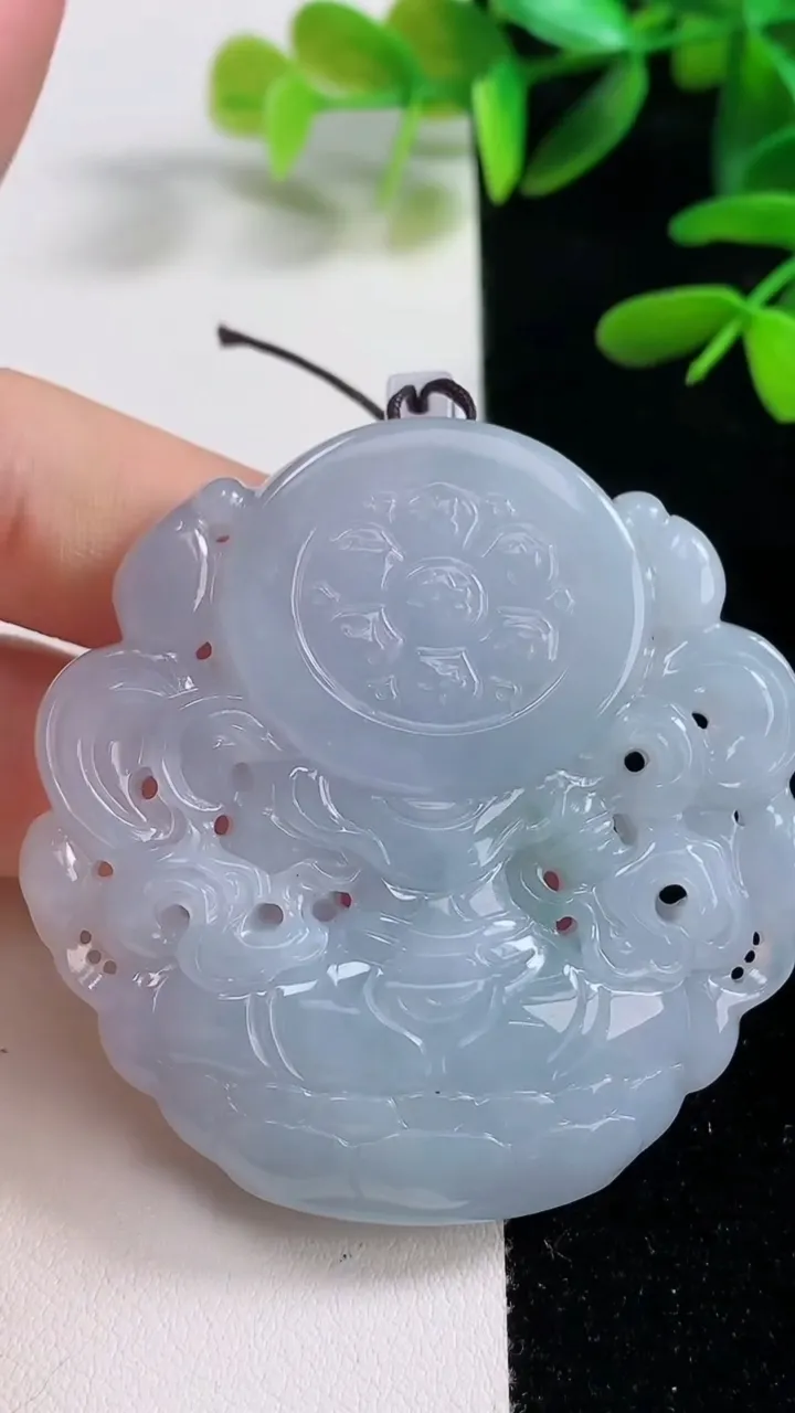 天然A货翡翠紫罗兰度母观音吊坠，尺寸52-47.8-11.7，重量:50.86g
9月27日