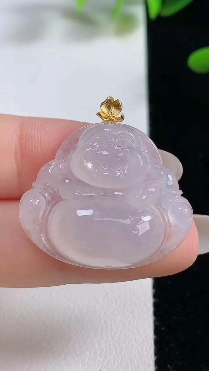 天然A货翡翠种白冰佛公吊坠，尺寸25-29-6，重量:6.58g
9月27日