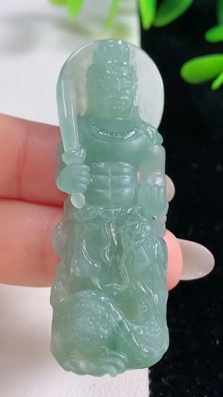 天然A货翡翠御龙不动明王吊坠，尺寸57.7-18.6-10，重量:22.37g
9月27日