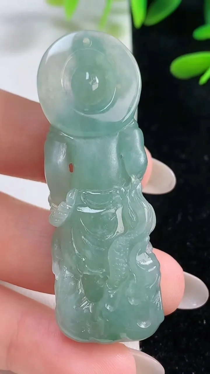 天然A货翡翠御龙不动明王吊坠，尺寸57.7-18.6-10，重量:22.37g
9月27日