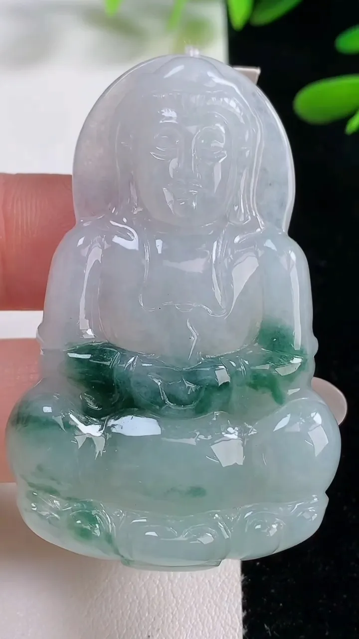 天然A货翡翠冰种飘花观音菩萨吊坠，尺寸54.6-34.5-5.3，重量:18.92g
9月27日