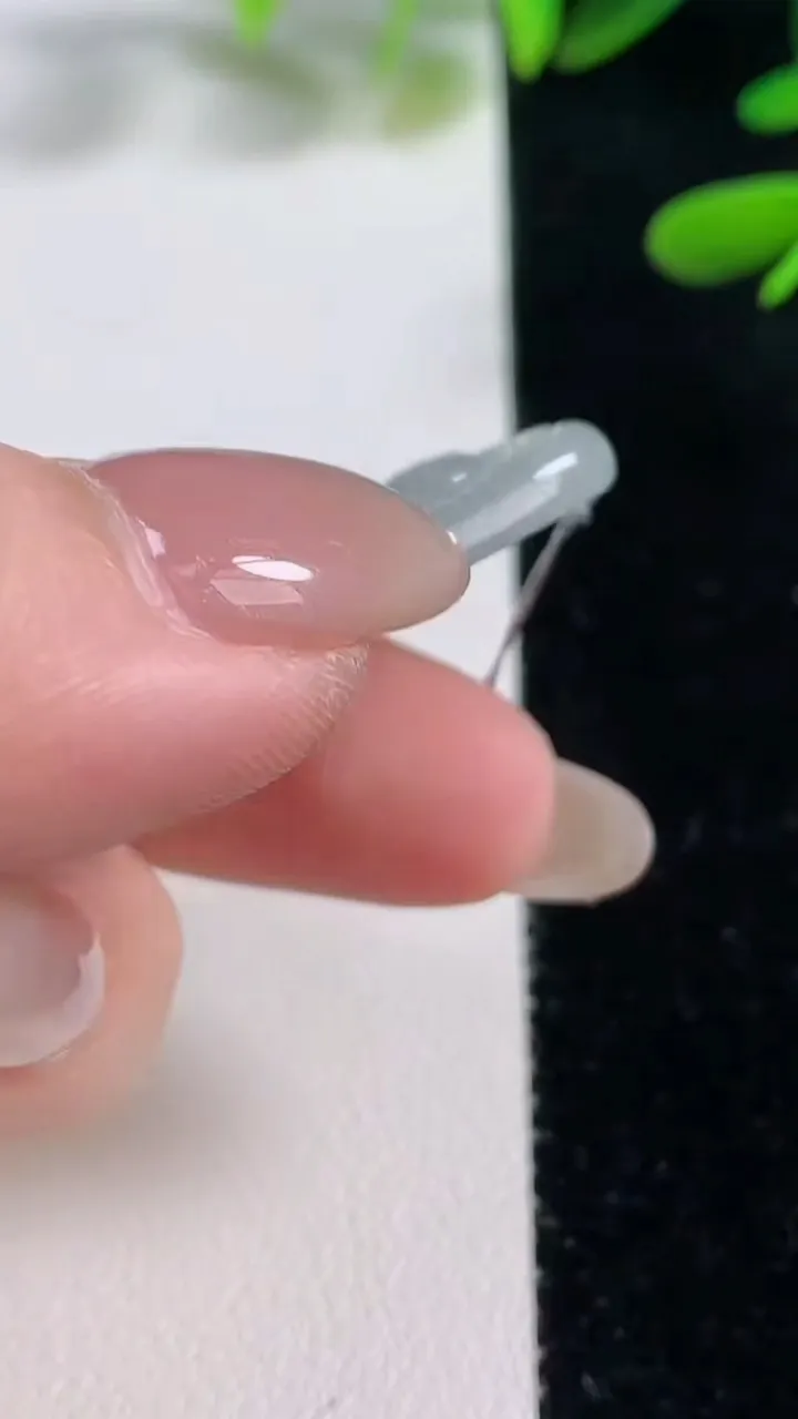 天然A货翡翠观音菩萨吊坠，尺寸55.2-26.7-4.6，重量:16.60g
9月27日