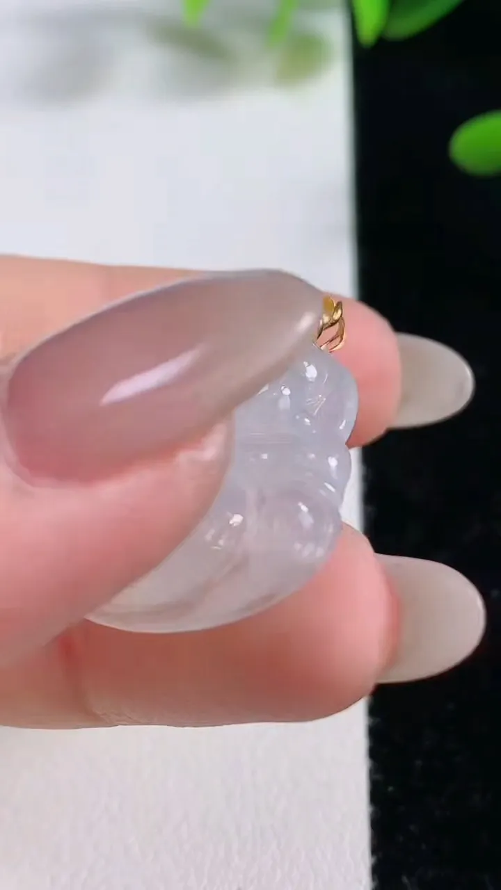 天然A货翡翠种白冰佛公吊坠，尺寸25-29-6，重量:6.58g
9月27日
