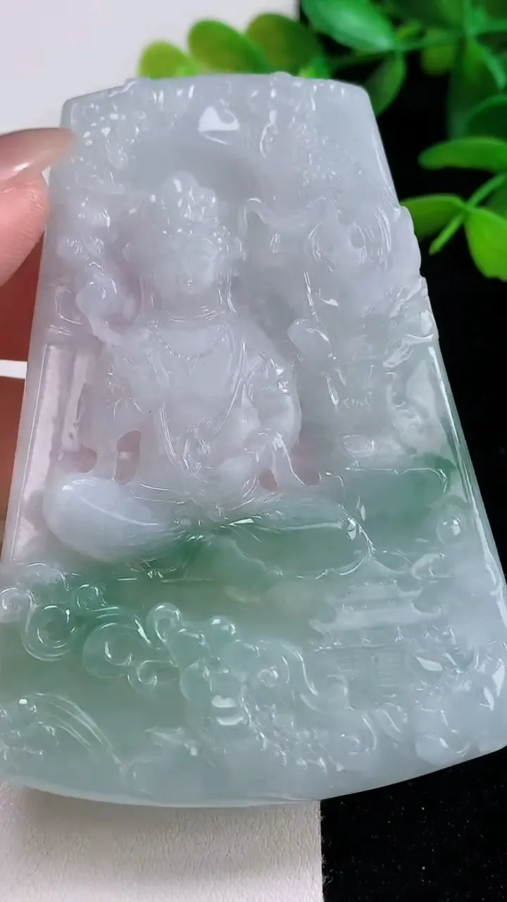 天然A货翡翠冰种飘花祥龙大势至菩萨吊坠，尺寸78.2-53.7-4，重量:41.29g
9月27日