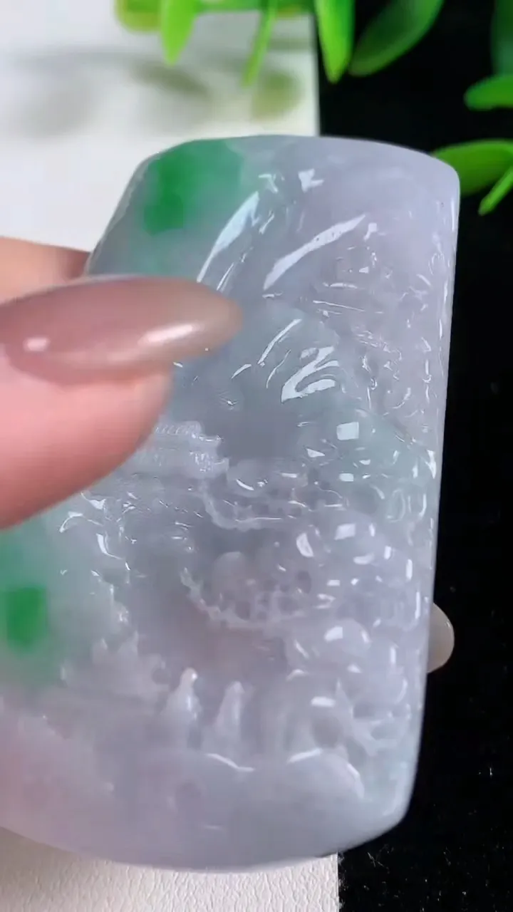 天然A货翡翠山水牌吊坠，尺寸67.2-41.6-6，重量:41.51g
9月27日