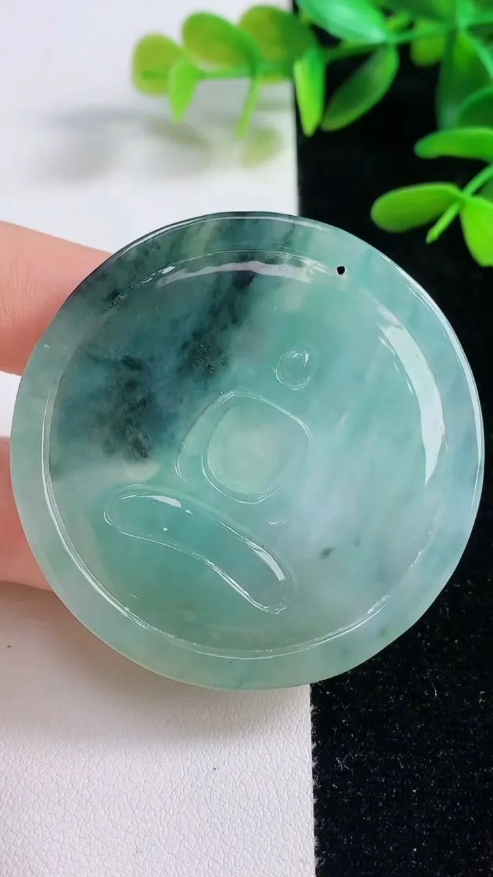 天然A货翡翠大日如来吊坠，尺寸49.8-4.4，重量:26.80g
9月27日