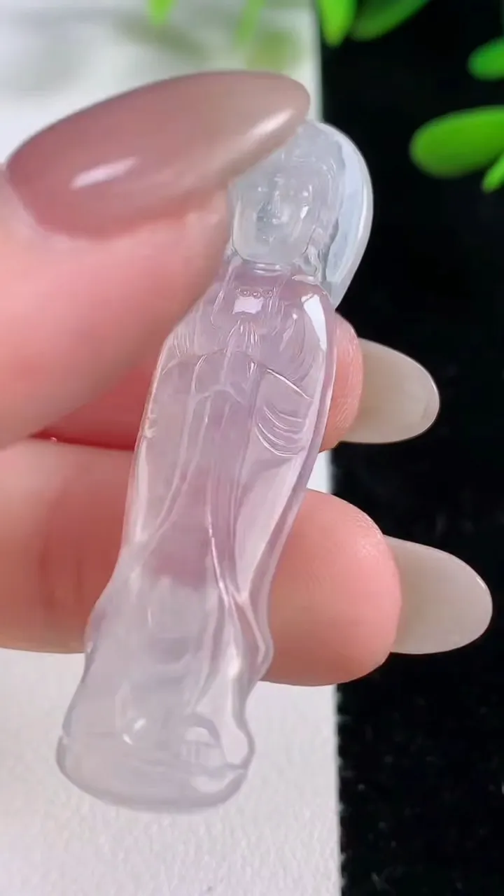 天然A货翡翠观音菩萨吊坠，尺寸49.7-12.6-4，重量:5.50g
9月27日