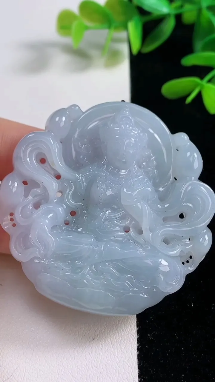 天然A货翡翠紫罗兰度母观音吊坠，尺寸52-47.8-11.7，重量:50.86g
9月27日