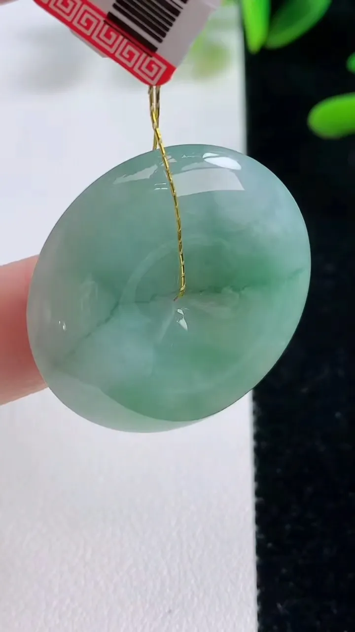 天然A货翡翠冰种飘花平安扣吊坠，尺寸30-5.8，重量:11.36g
9月27日