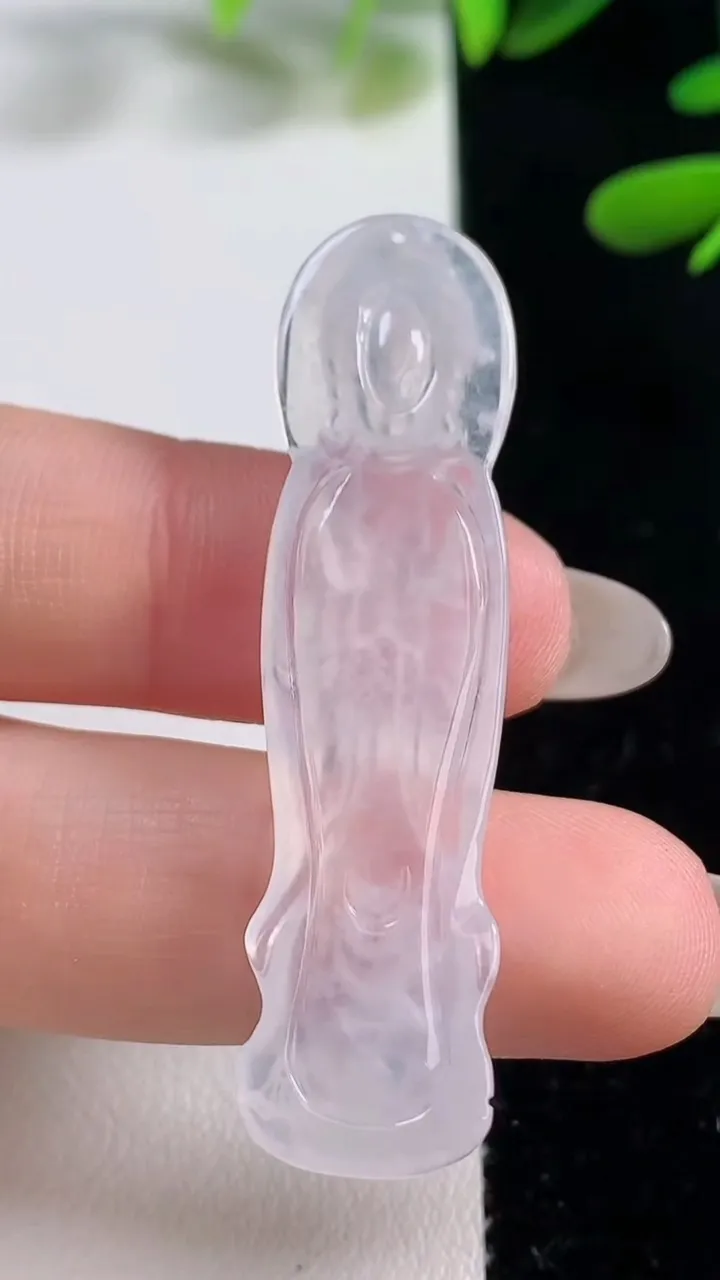 天然A货翡翠观音菩萨吊坠，尺寸49.7-12.6-4，重量:5.50g
9月27日