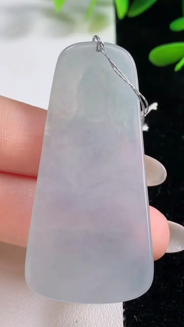 天然A货翡翠观音菩萨吊坠，尺寸55.2-26.7-4.6，重量:16.60g
9月27日