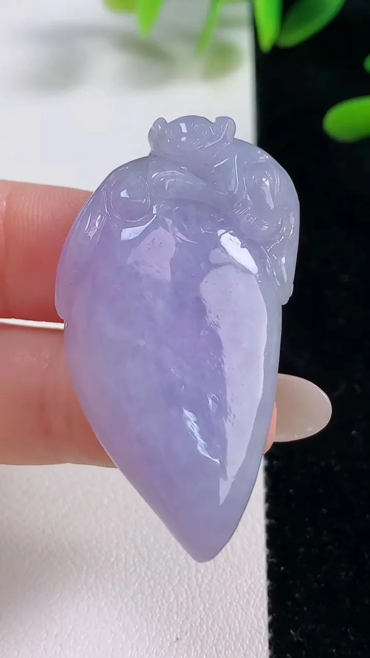 天然A货翡翠紫罗兰福瓜吊坠，尺寸44.3-25.3-10.3，重量:19.57g
9月27日