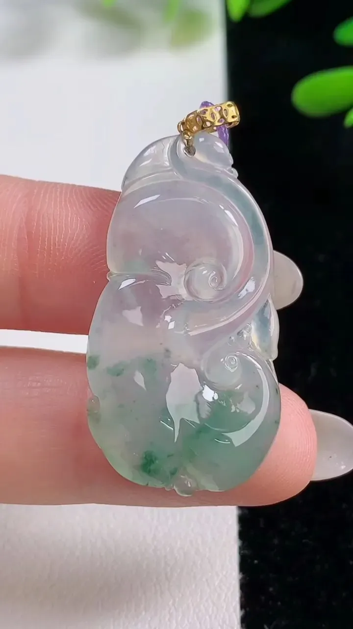 天然A货翡翠种飘花如意吊坠，尺寸35.3-19-4，重量:4.79g
9月27日