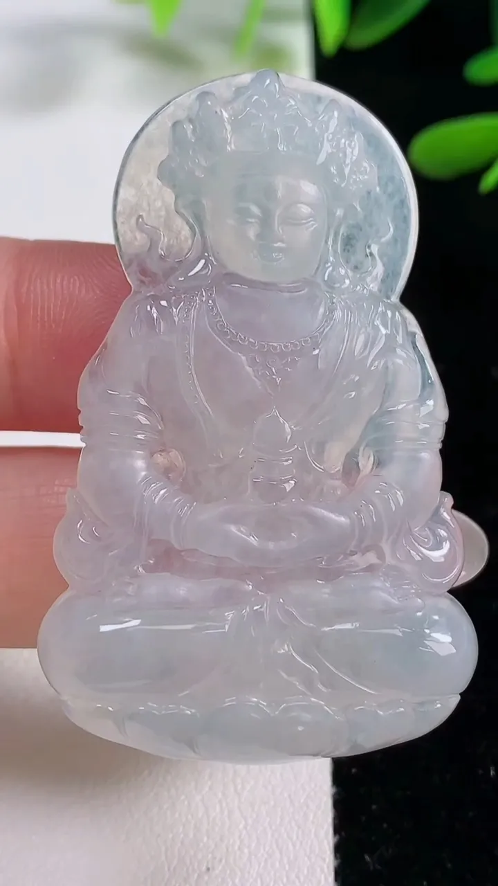天然A货翡翠度母观音吊坠，尺寸52.2-32.8-5，重量:15.86g
9月27日