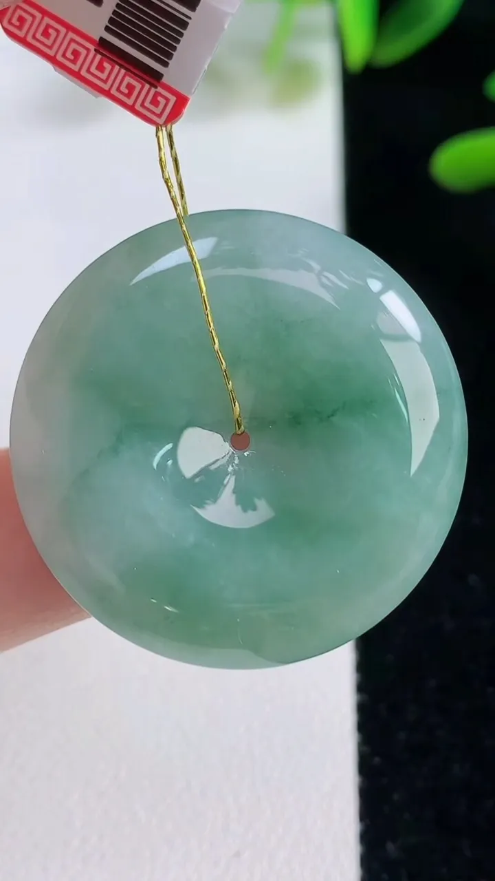 天然A货翡翠冰种飘花平安扣吊坠，尺寸30-5.8，重量:11.36g
9月27日