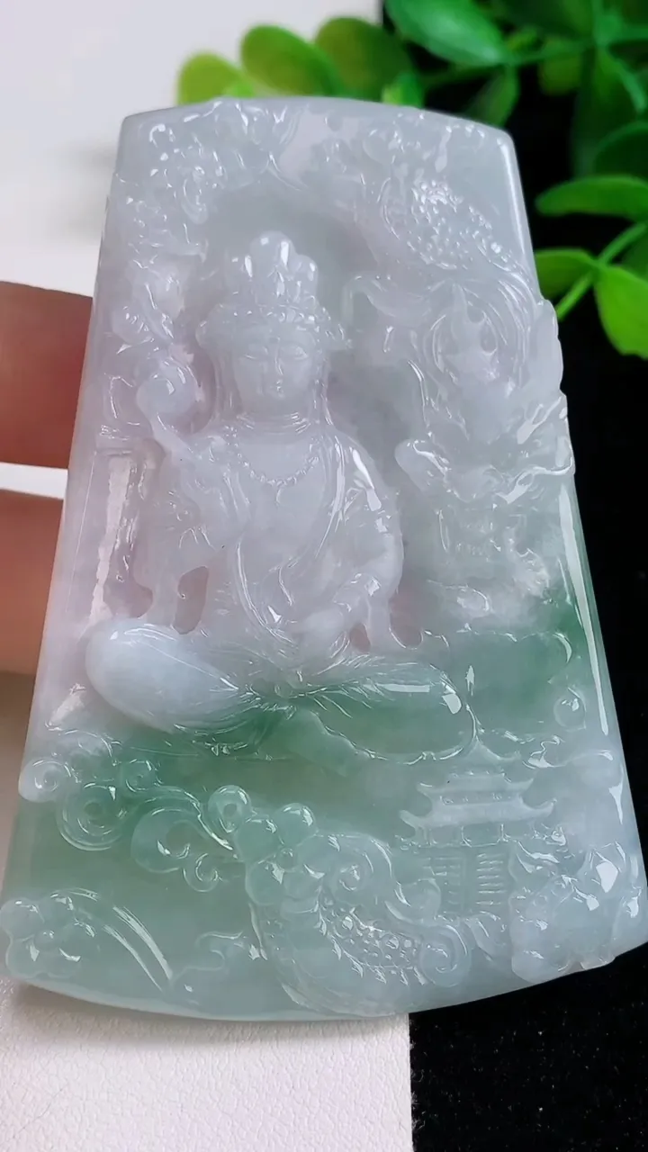 天然A货翡翠冰种飘花祥龙大势至菩萨吊坠，尺寸78.2-53.7-4，重量:41.29g
9月27日