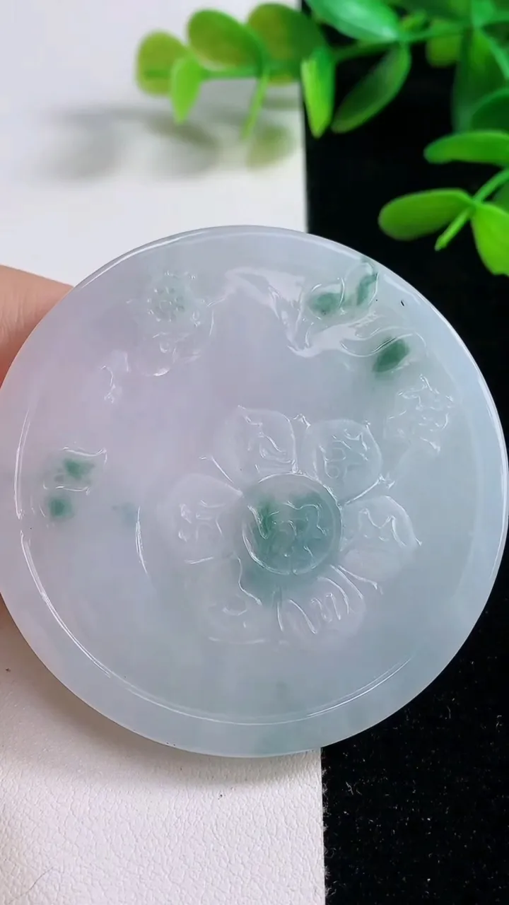 天然A货翡翠冰种飘花普贤菩萨吊坠，尺寸56-5，重量:33.87g
9月27日
