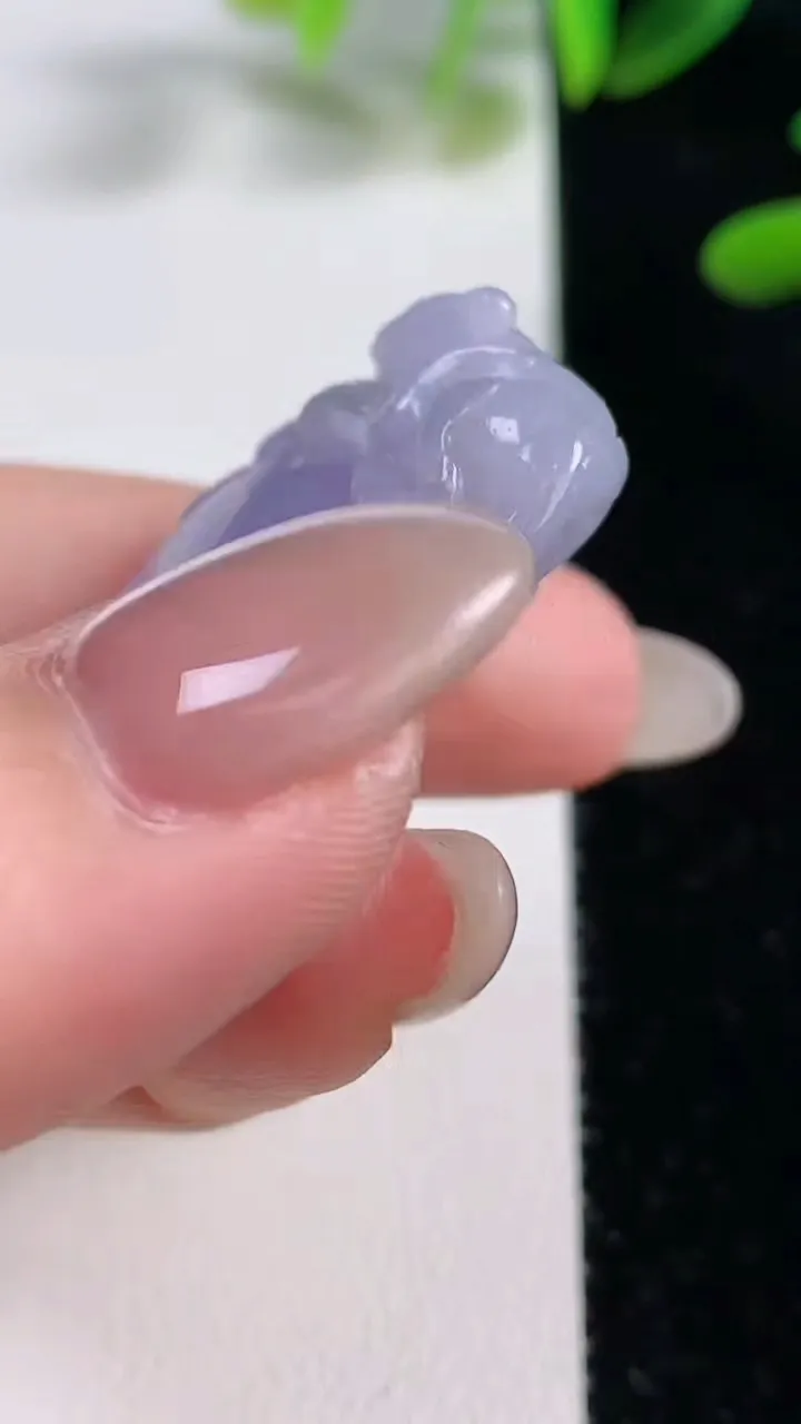 天然A货翡翠紫罗兰福瓜吊坠，尺寸44.3-25.3-10.3，重量:19.57g
9月27日