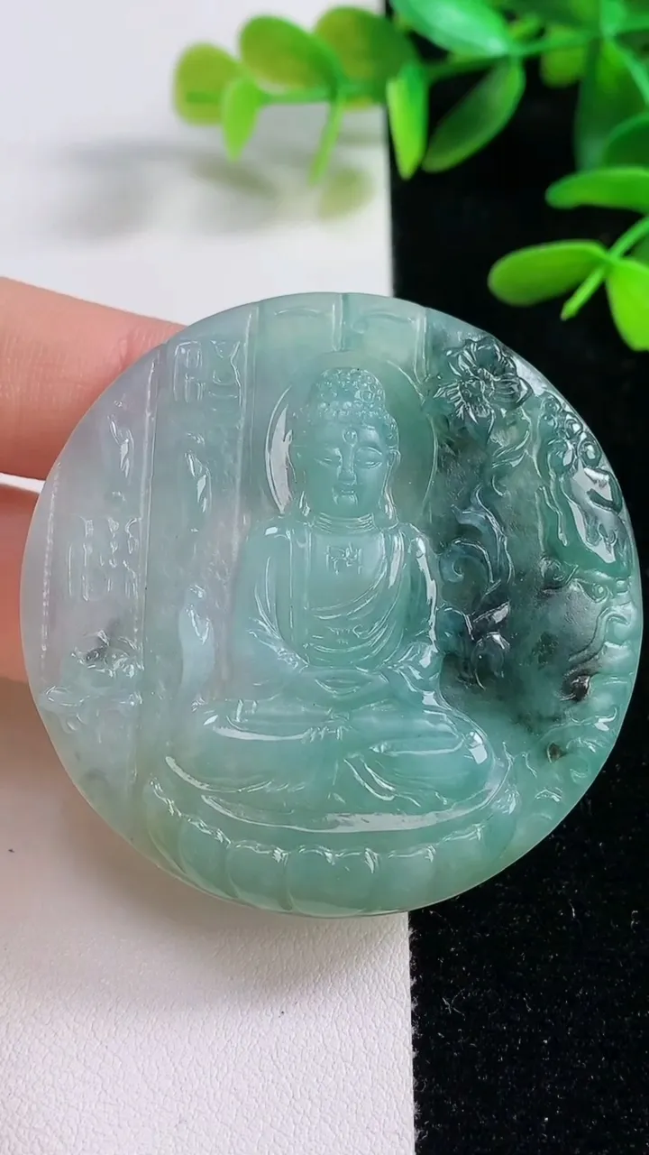 天然A货翡翠大日如来吊坠，尺寸49.8-4.4，重量:26.80g
9月27日
