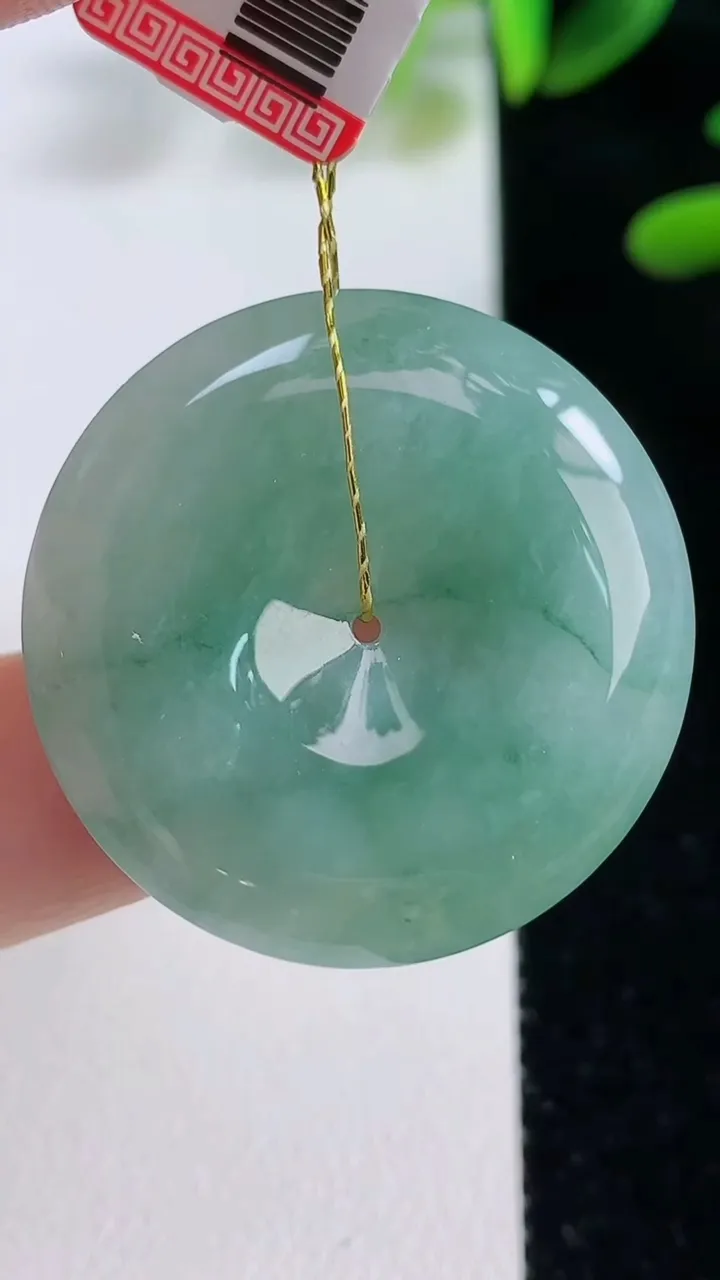 天然A货翡翠冰种飘花平安扣吊坠，尺寸30-5.8，重量:11.36g
9月27日