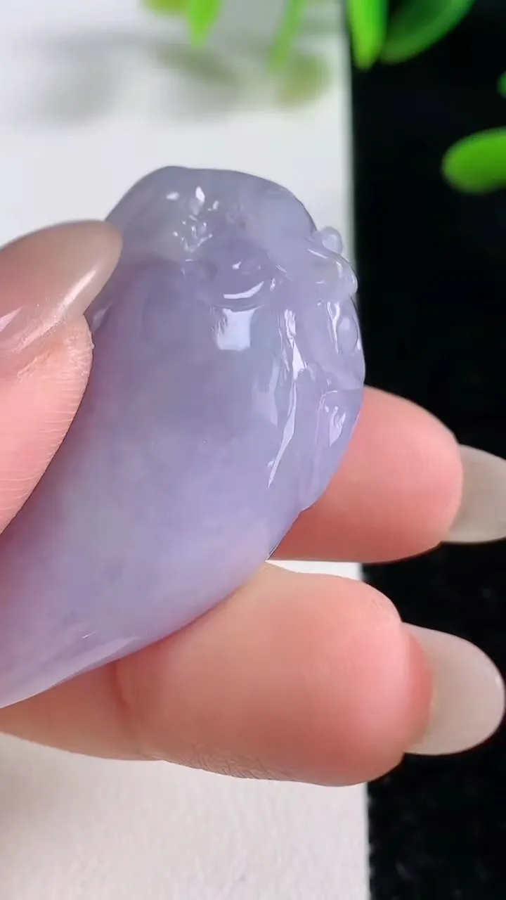天然A货翡翠紫罗兰福瓜吊坠，尺寸44.3-25.3-10.3，重量:19.57g
9月27日
