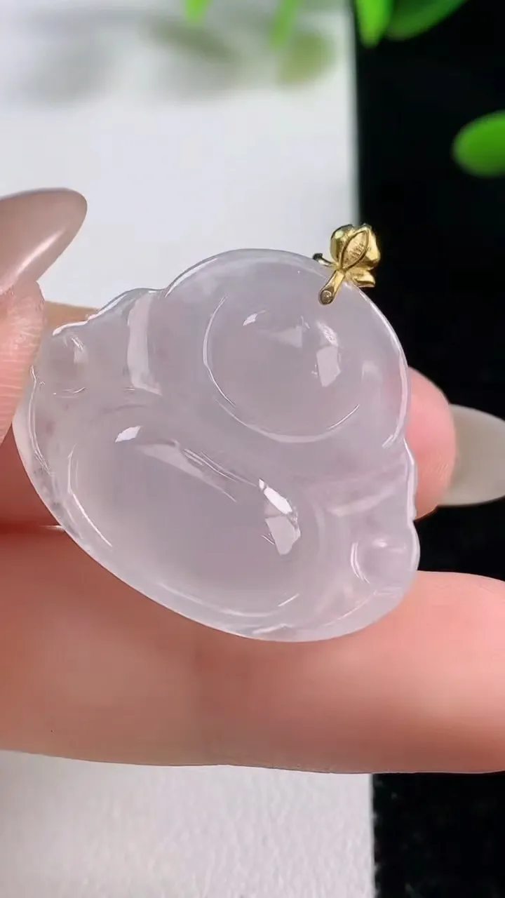 天然A货翡翠种白冰佛公吊坠，尺寸25-29-6，重量:6.58g
9月27日