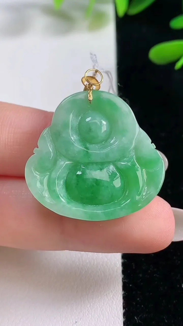 天然A货翡翠佛公吊坠，尺寸27.2-28.5-6，重量:7.01g
9月27日