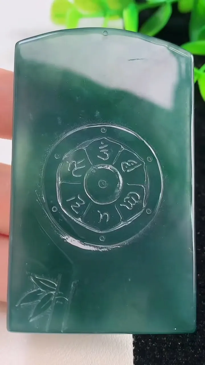 天然A货翡翠蓝水御龙不动明王吊坠，尺寸67.7-39.2-7.6，重量:49.37g
9月27日
