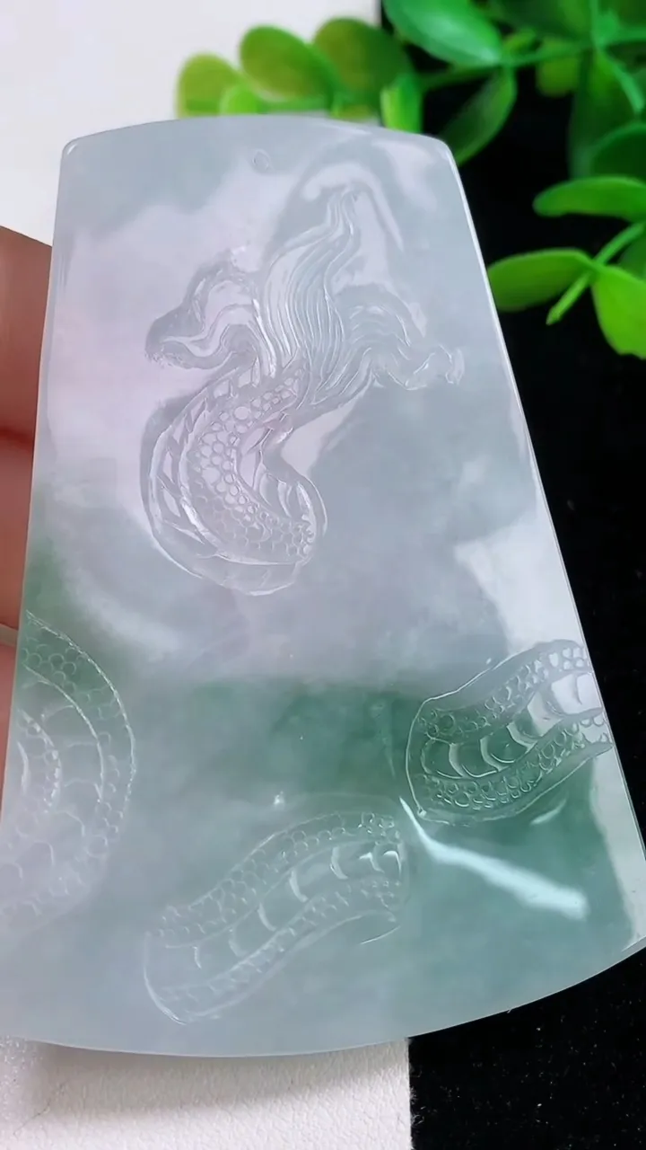 天然A货翡翠冰种飘花祥龙大势至菩萨吊坠，尺寸78.2-53.7-4，重量:41.29g
9月27日