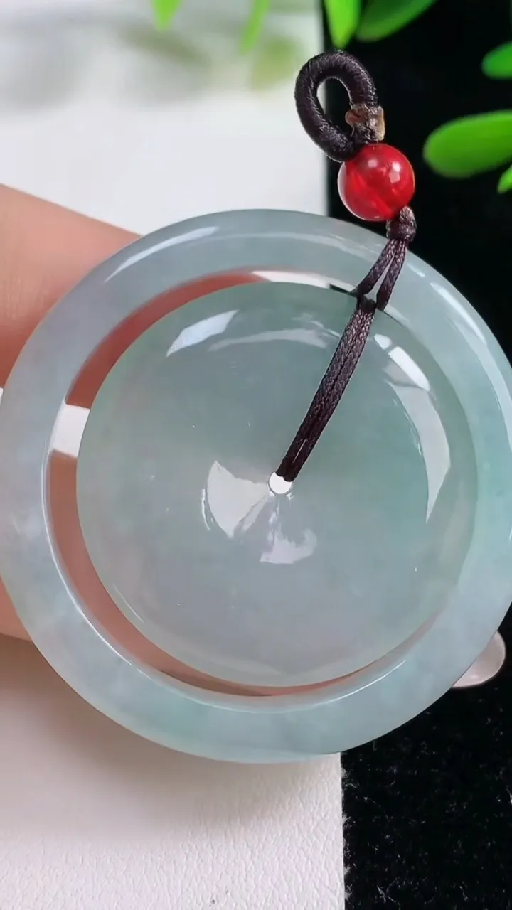 天然A货翡翠母子平安扣吊坠，尺寸44.7-5.4，重量:22.37g
9月27日