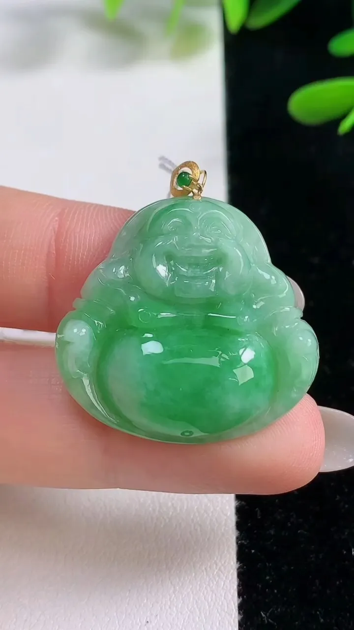天然A货翡翠佛公吊坠，尺寸27.2-28.5-6，重量:7.01g
9月27日