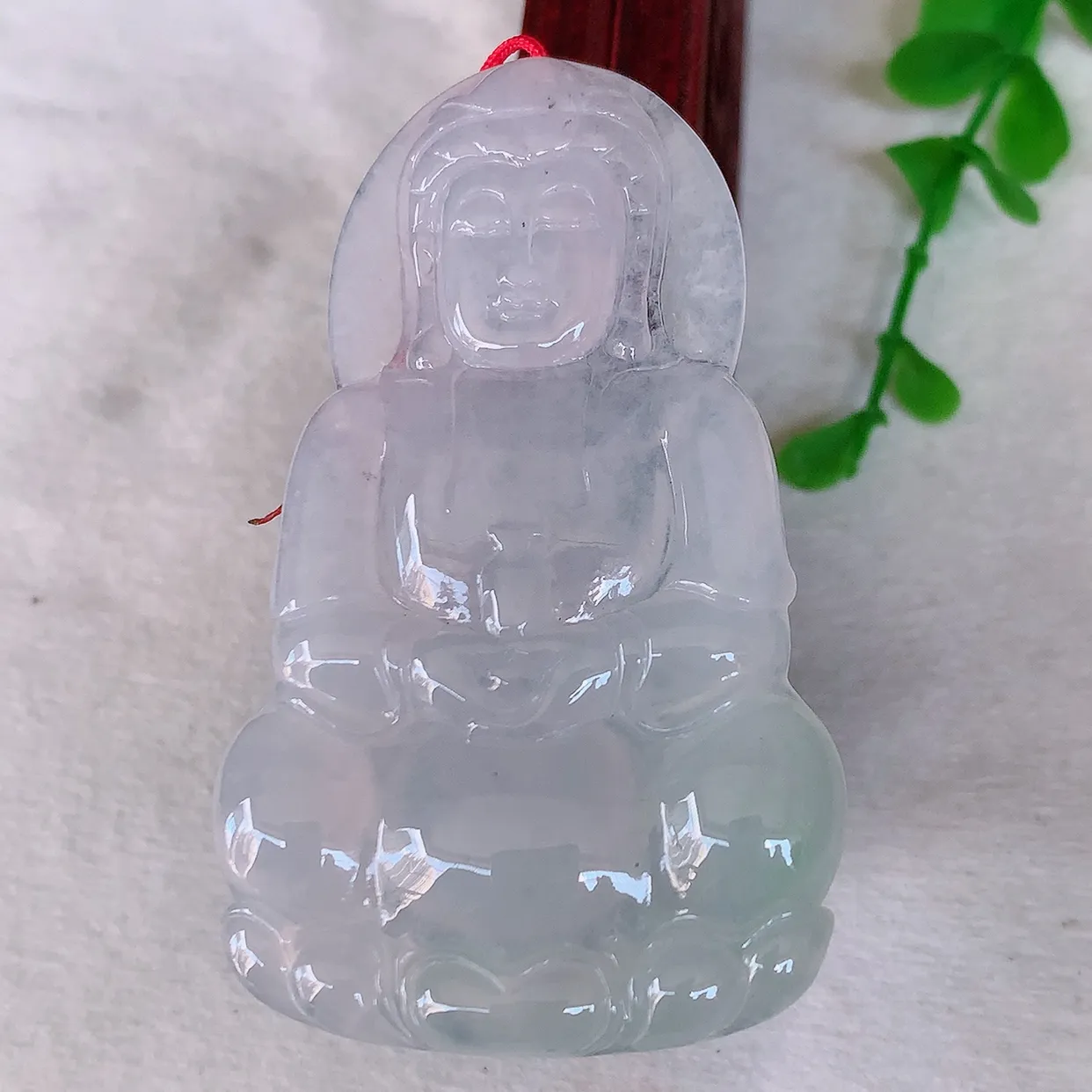 自然光实拍，大件冰胶观音吊坠，赐福翡翠观音，冰透，观音庇佑守护 ，送礼或自留佳选！#46.31