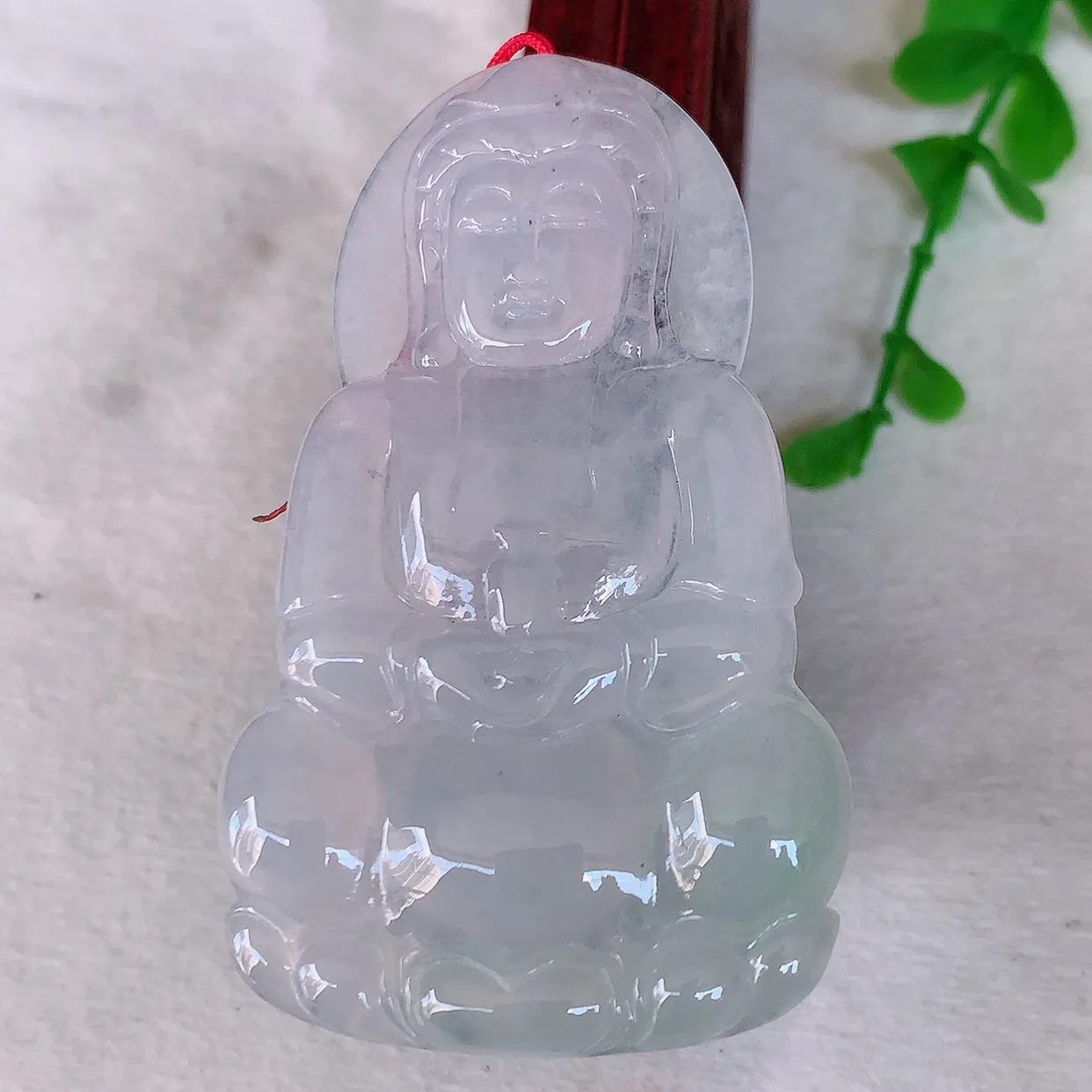自然光实拍，大件冰胶观音吊坠，赐福翡翠观音，冰透，观音庇佑守护 ，送礼或自留佳选！#46.31