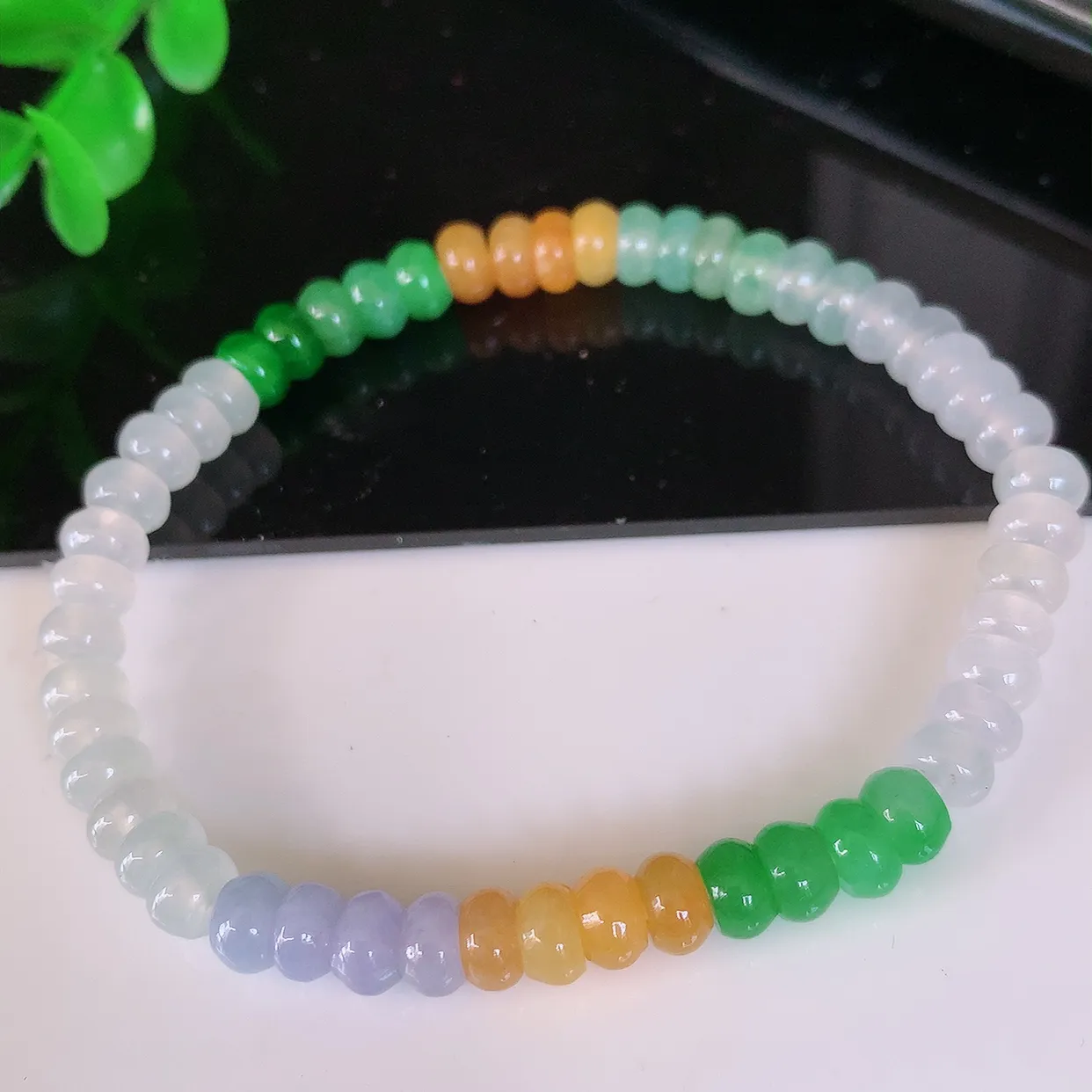 自然光实拍，冰多彩翡翠手链手串，水润秀气，料子细腻，清爽，高档大气，自戴送礼佳品！#46.31取一尺